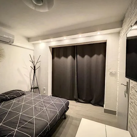 Апартаменти Renove Confort Avec Piscine *